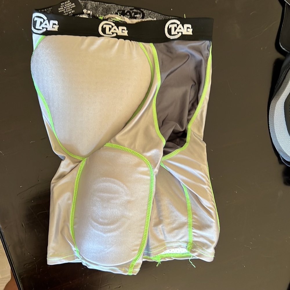 Tag girdle - Picture 2 of 3